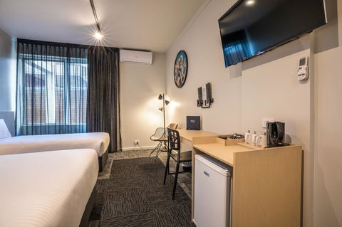 Nightcap At Keysborough Hotel - Holiday Find 24