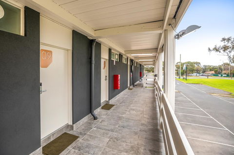 Nightcap At Keysborough Hotel - Holiday Find 22