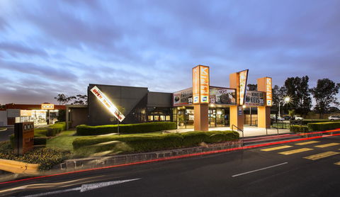 Nightcap At Keysborough Hotel - Holiday Find 25