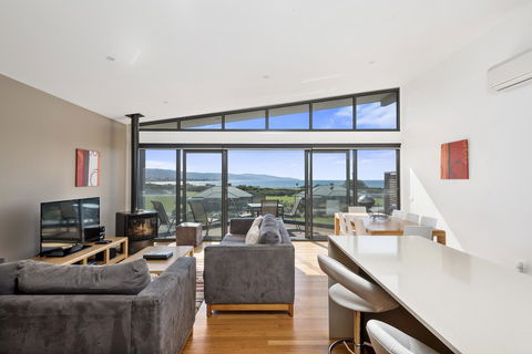 Apollo Bay Cottages - Holiday Find 13