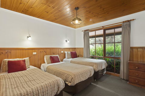 Apollo Bay Cottages - Holiday Find 3