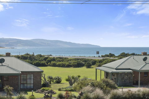 Apollo Bay Cottages - Holiday Find 1
