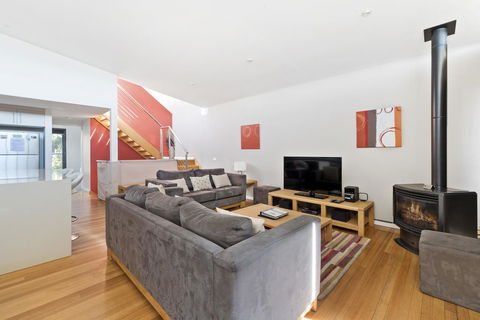 Apollo Bay Cottages - Holiday Find 12