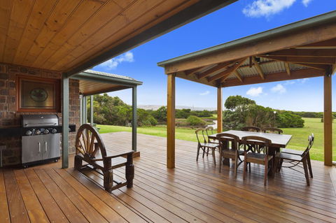 Apollo Bay Cottages - Holiday Find 4