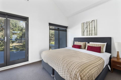 Apollo Bay Cottages - Holiday Find 9