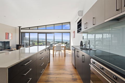 Apollo Bay Cottages - Holiday Find 10