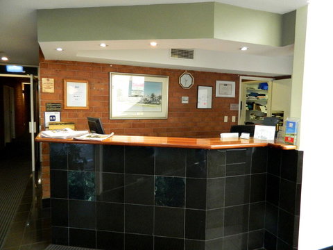 Ciloms Airport Lodge - Holiday Find 27