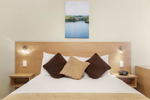 Ciloms Airport Lodge - Holiday Find 43