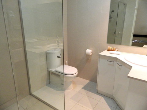 Ciloms Airport Lodge - Holiday Find 32