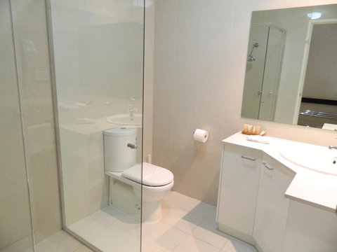 Ciloms Airport Lodge - Holiday Find 13