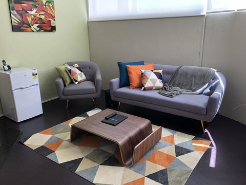 Ciloms Airport Lodge - Holiday Find 1