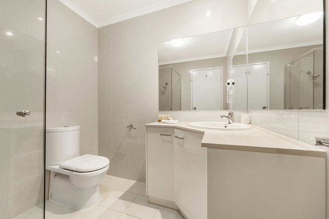 Ciloms Airport Lodge - Holiday Find 11