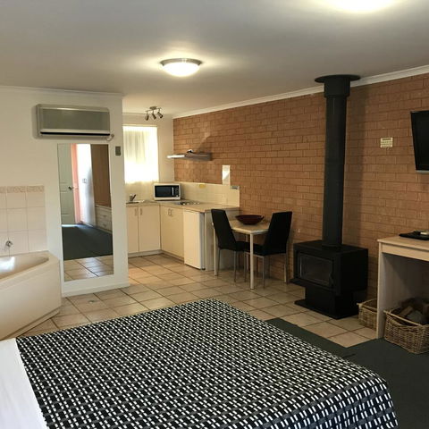 Beachcomber Motel & Apartments - Holiday Find 6