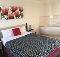 Beachcomber Motel  Apartments - Holiday Find