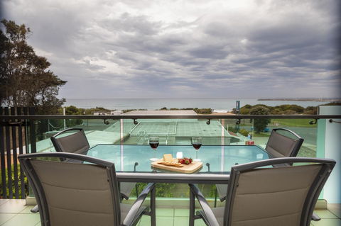 The Dolphin Apartments - Holiday Find 4