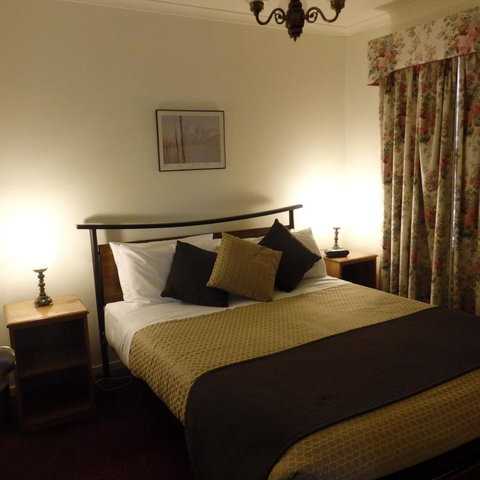 Bright Chalet - Holiday Find 12