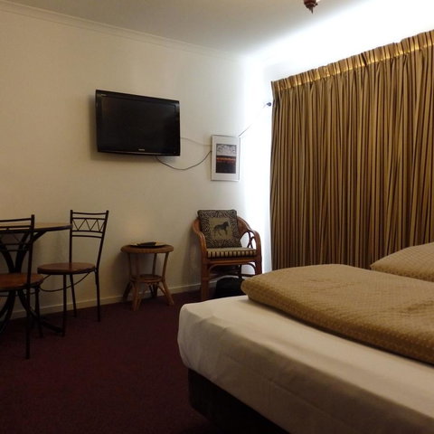 Bright Chalet - Holiday Find 13