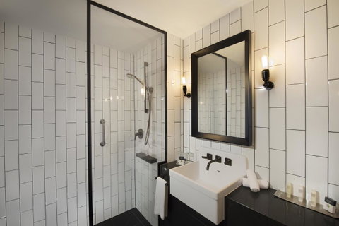 DoubleTree By Hilton Melbourne - Holiday Find 15