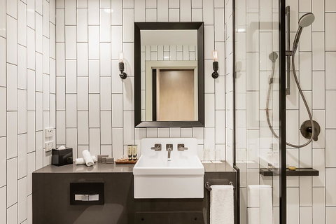 DoubleTree By Hilton Melbourne - Holiday Find 28