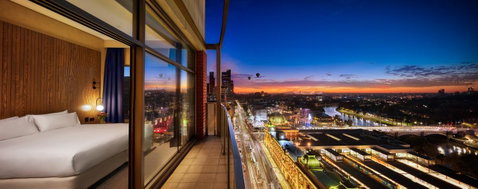 DoubleTree By Hilton Melbourne - Holiday Find 19