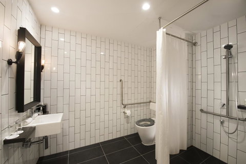 DoubleTree By Hilton Melbourne - Holiday Find 38