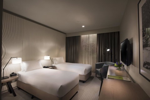 DoubleTree By Hilton Melbourne - Holiday Find 36