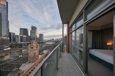 DoubleTree By Hilton Melbourne - Holiday Find 23