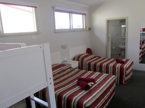 The Highlander Motel - 24HR Check In - Holiday Find 23