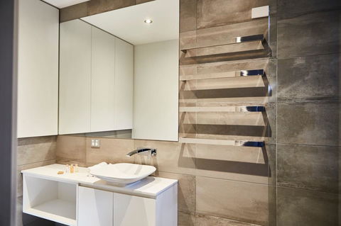 Richmond Â· 3 Level Architecturally Designed Richmond House - Holiday Find 13