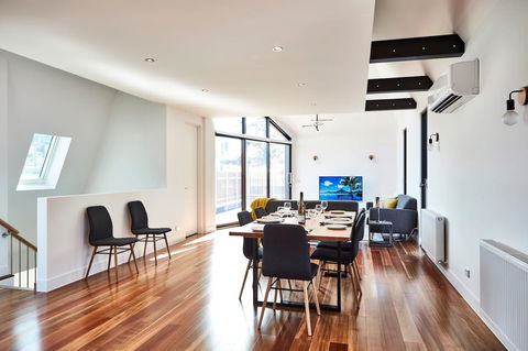 Richmond Â· 3 Level Architecturally Designed Richmond House - Holiday Find 3