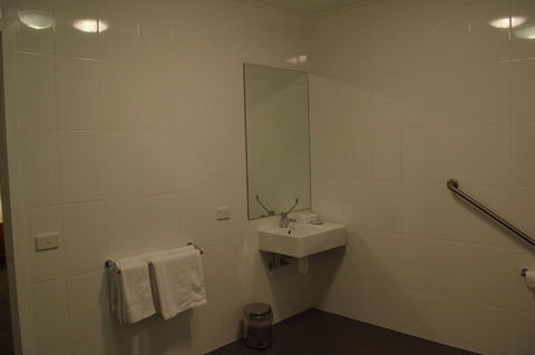 CROWN CENTRAL BUSINESS DISTRICT MOTEL - NO UNDER 18s - Holiday Find 39