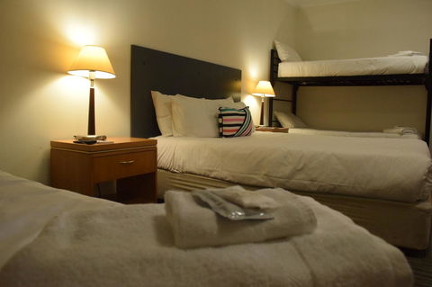 CROWN CENTRAL BUSINESS DISTRICT MOTEL - NO UNDER 18s - Holiday Find 38