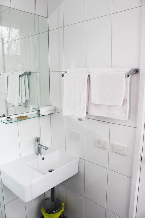 CROWN CENTRAL BUSINESS DISTRICT MOTEL - NO UNDER 18s - Holiday Find 42