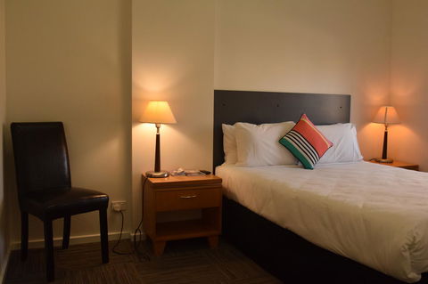 CROWN CENTRAL BUSINESS DISTRICT MOTEL - NO UNDER 18s - Holiday Find 33