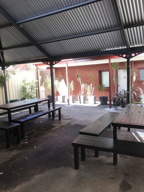 CROWN CENTRAL BUSINESS DISTRICT MOTEL - NO UNDER 18s - Holiday Find 16