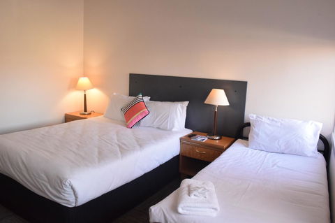 CROWN CENTRAL BUSINESS DISTRICT MOTEL - NO UNDER 18s - Holiday Find 31