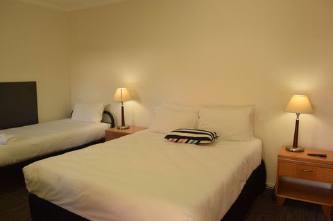 CROWN CENTRAL BUSINESS DISTRICT MOTEL - NO UNDER 18s - Holiday Find 37