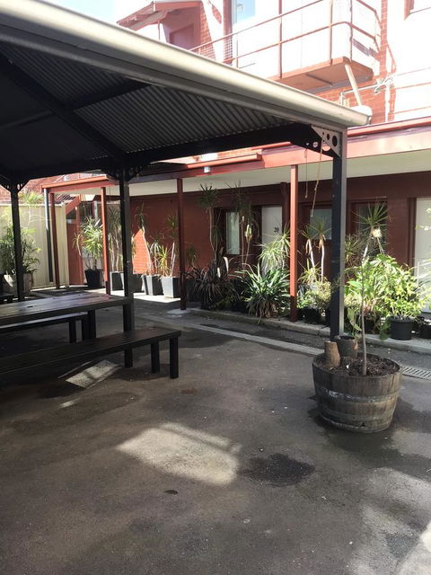 CROWN CENTRAL BUSINESS DISTRICT MOTEL - NO UNDER 18s - Holiday Find 13