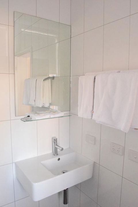 CROWN CENTRAL BUSINESS DISTRICT MOTEL - NO UNDER 18s - Holiday Find 29