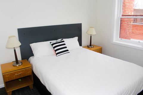 CROWN CENTRAL BUSINESS DISTRICT MOTEL - NO UNDER 18s - Holiday Find 44