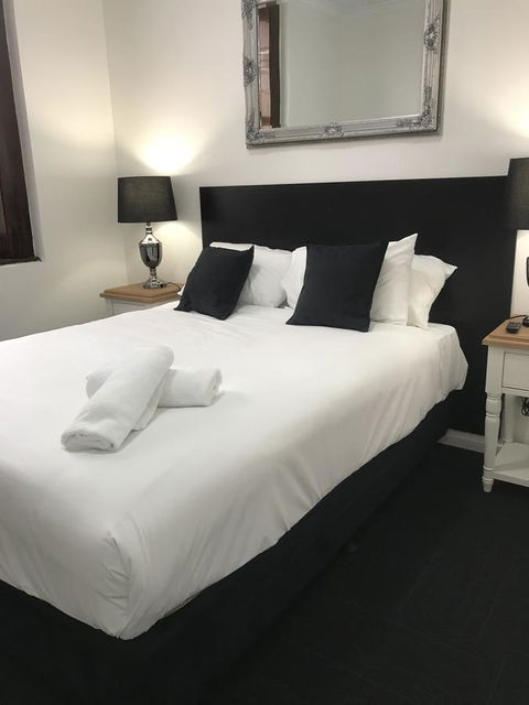 CROWN CENTRAL BUSINESS DISTRICT MOTEL - NO UNDER 18s - Holiday Find 19