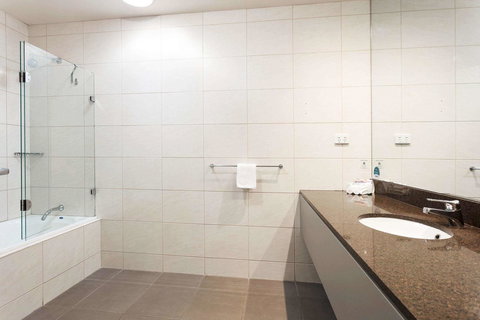 Quality Hotel Bayside Geelong - Holiday Find 11