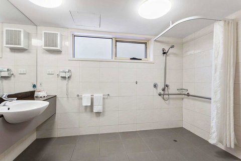 Quality Hotel Bayside Geelong - Holiday Find 13