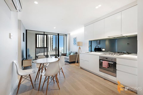 IFSuites (IFSTAYS) Light House Victoria One Apartment - Holiday Find 3