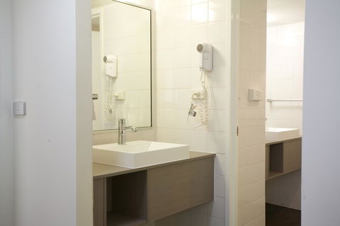 Ibis Melbourne Hotel And Apartments - Holiday Find 19