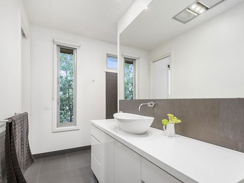 Aireys Ocean View - Holiday Find 10