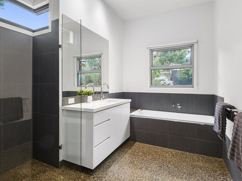 Aireys Ocean View - Holiday Find 9