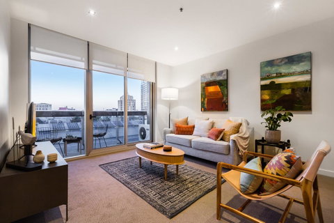 Auguste, Melbourne CBD Private Accommodation With Parking - Holiday Find 2
