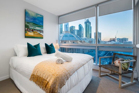 Auguste, Melbourne CBD Private Accommodation With Parking - Holiday Find 0