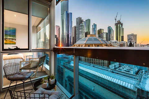 Auguste, Melbourne CBD Private Accommodation With Parking - Holiday Find 1